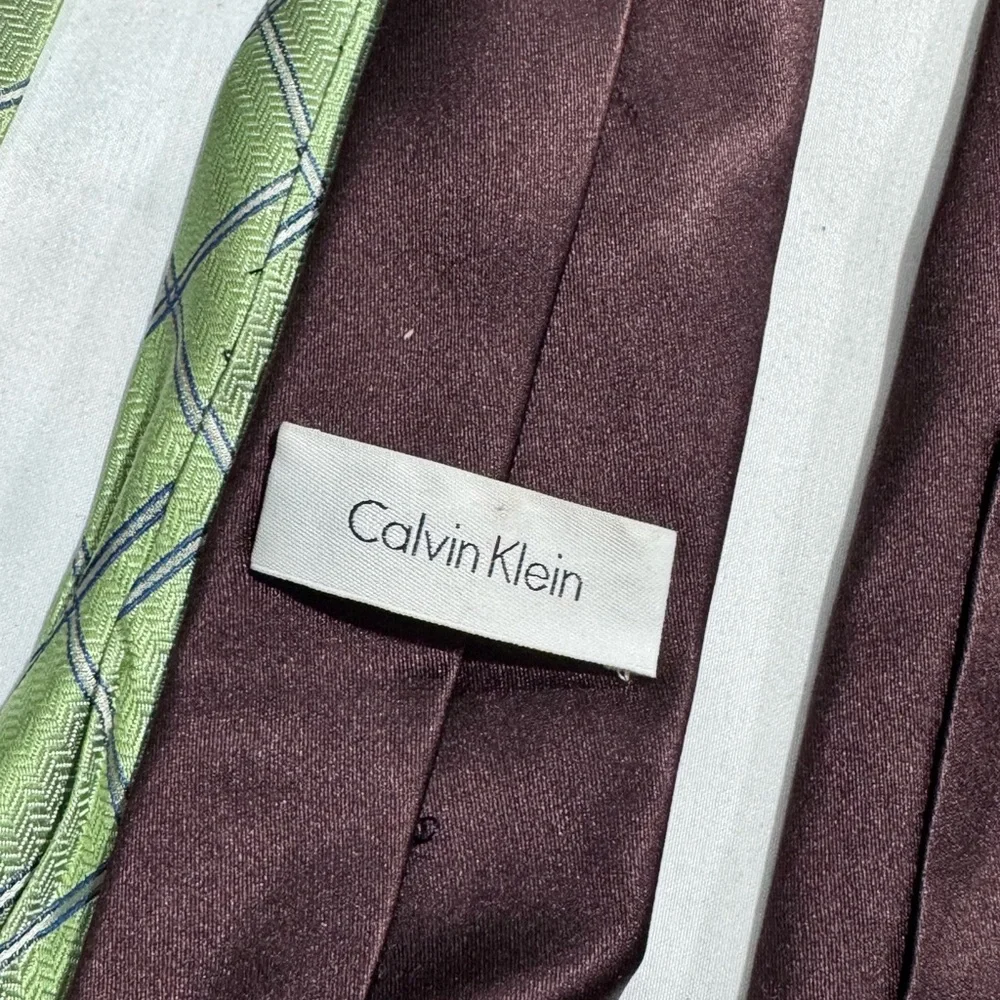 LOT OF 4‎ MENS TIES. TOMMY HILFIGER, CALVIN KLEIN, DONEAGLE, ROUNDTREE AND YORKE